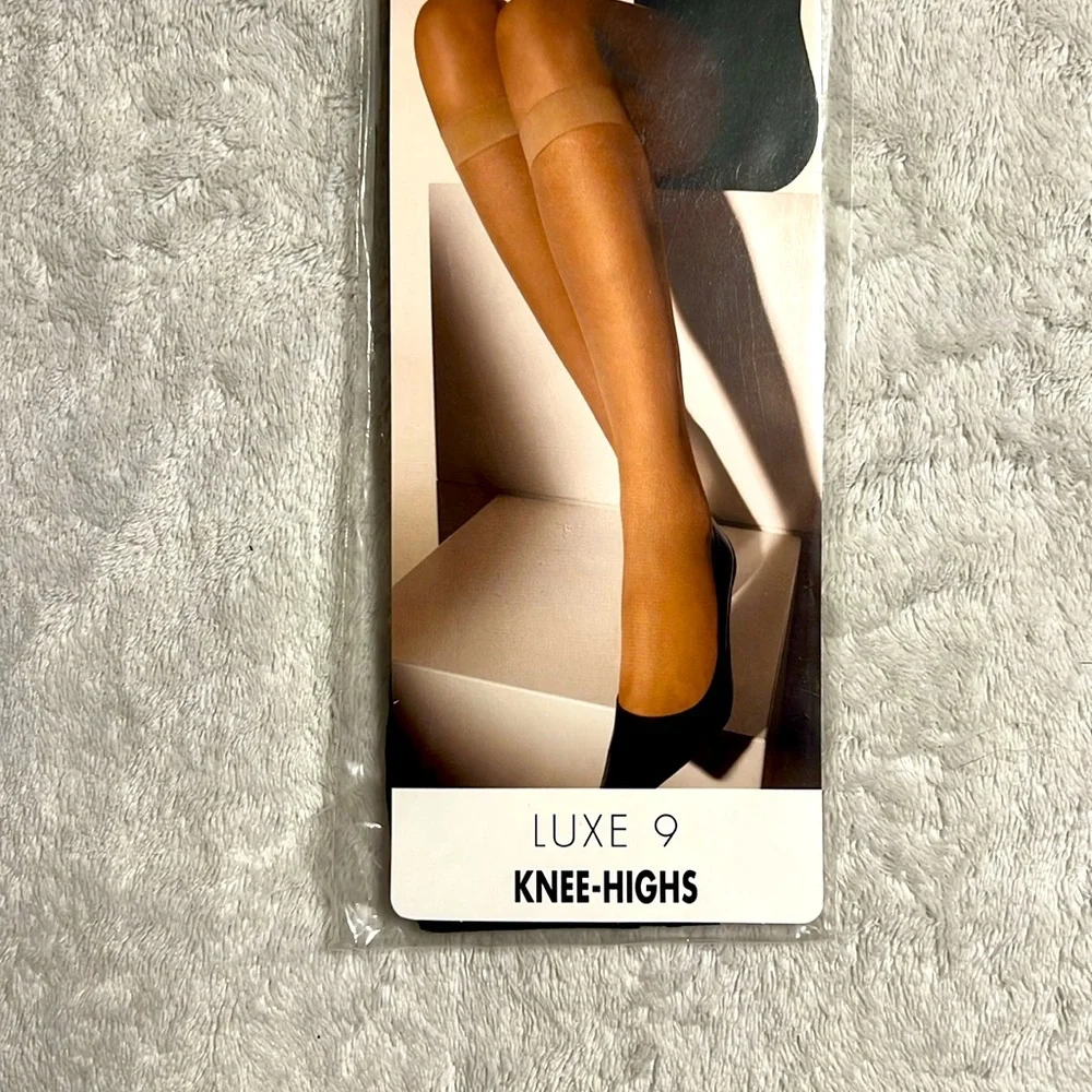 Wolford Luxe 9 Knee-Highs in Black. Medium